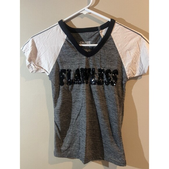 On Fire Girls Size Medium 10 Short Sleeve T-Shirt Gray White Flawless Sequins - Picture 1 of 3